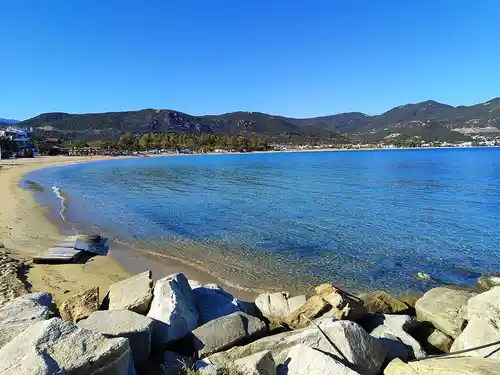 nea iraklitsa rocks